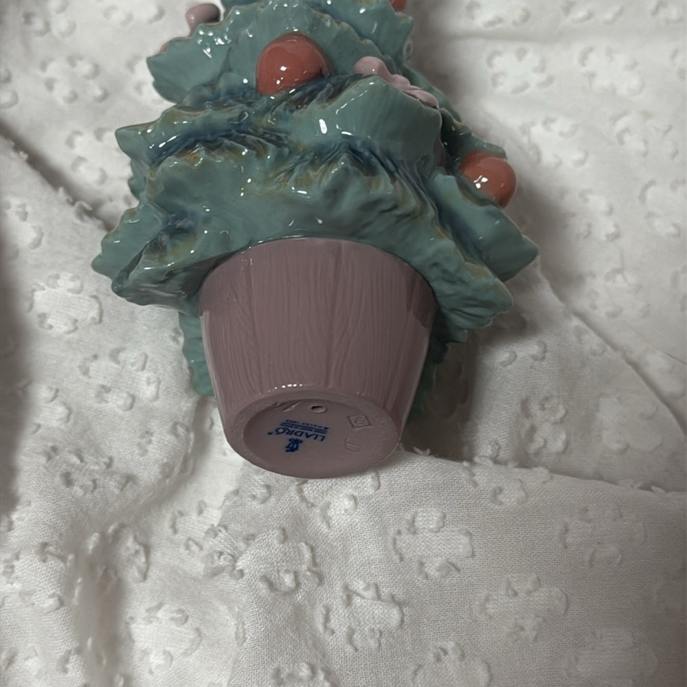 Lladró Porcelain Christmas Tree Figurine - Picture 10 of 13